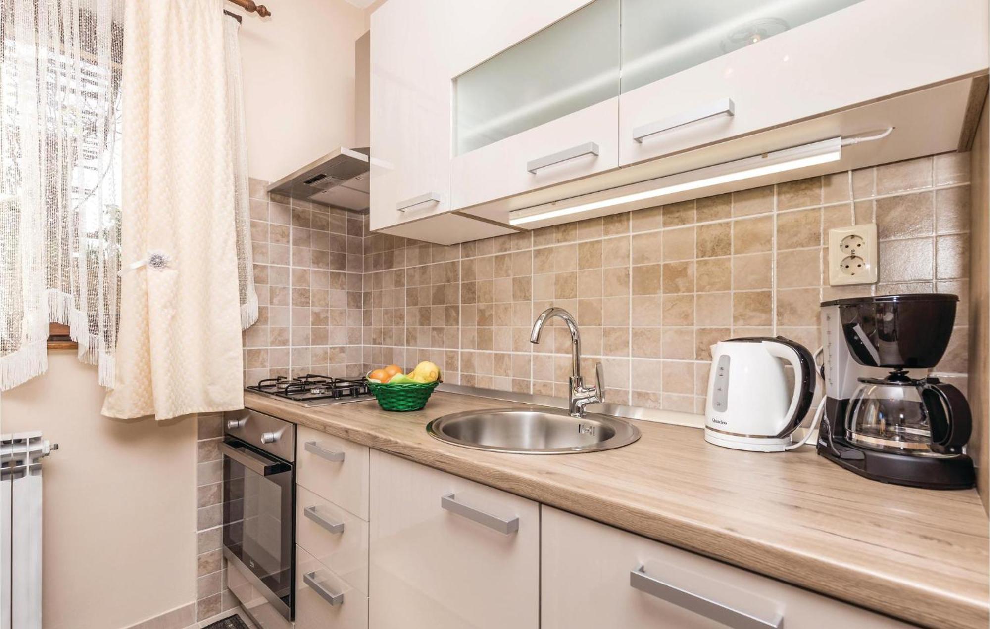 Cozy Apartment In Lovran With Kitchen Exterior foto